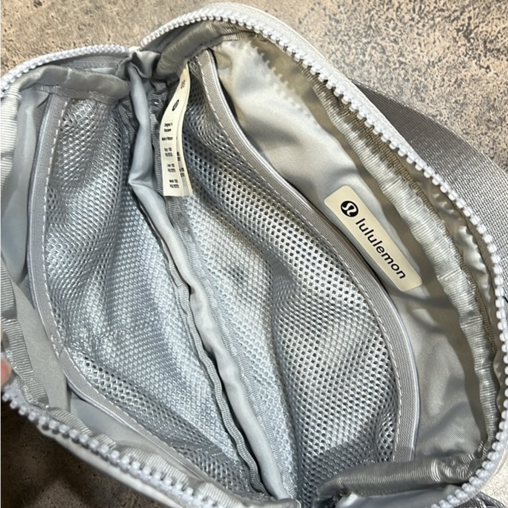 LULULEMON BELTBAG GREY CAMO